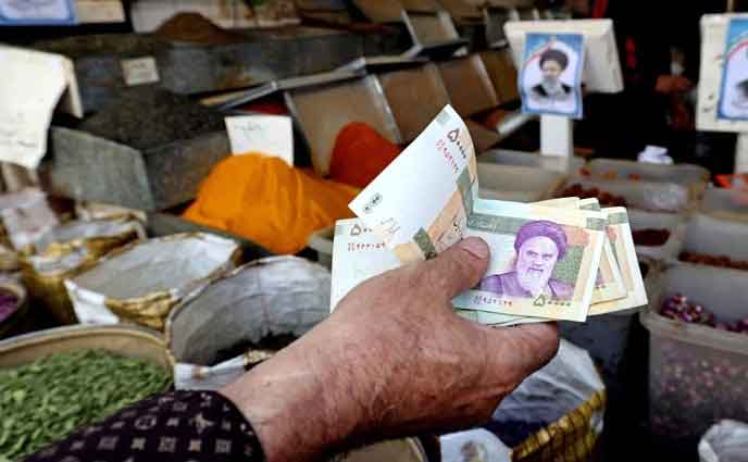 নতুন অর্থনৈতিক সংকটের আশঙ্কা ইরানিদের