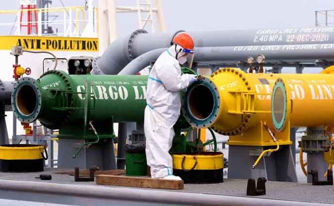 রাশিয়ান কোম্পানির ওপর নিষেধাজ্ঞায় তেলের দাম কি বাড়বে