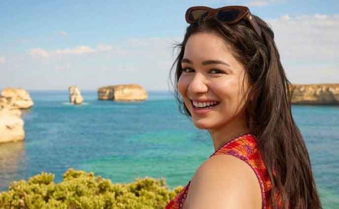 ১৩০ মিলিয়ন ডলারের প্রজেক্টে সারা, কাজ ঘুরে বেড়ানো