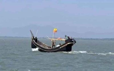 সেন্টমার্টিনে দুই ট্রলারসহ ১২ জেলেকে নিয়ে গেছে আরাকান আর্মি