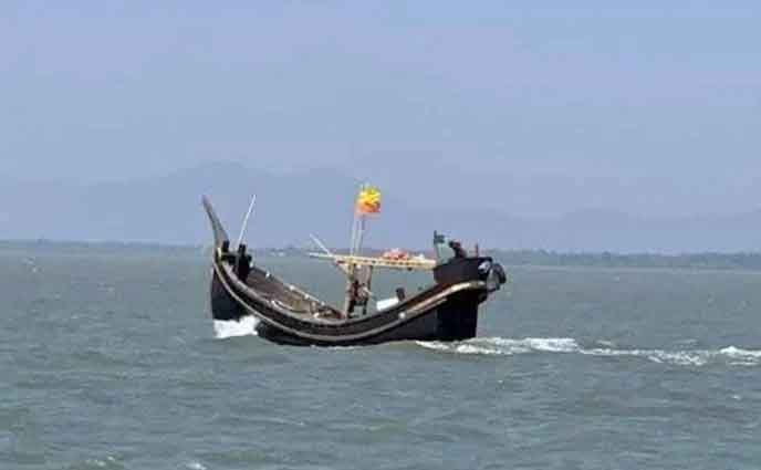 সেন্টমার্টিনে দুই ট্রলারসহ ১২ জেলেকে নিয়ে গেছে আরাকান আর্মি