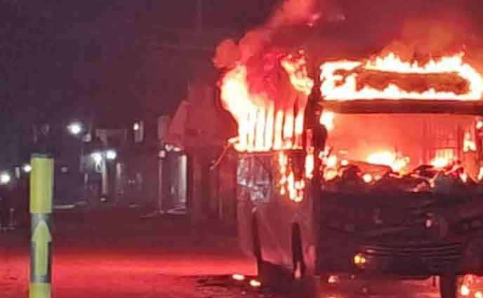 ময়মনসিংহে বাসে অগ্নিসংযোগ, পুড়ে মারা গেলেন ঘুমন্ত বাসচালক