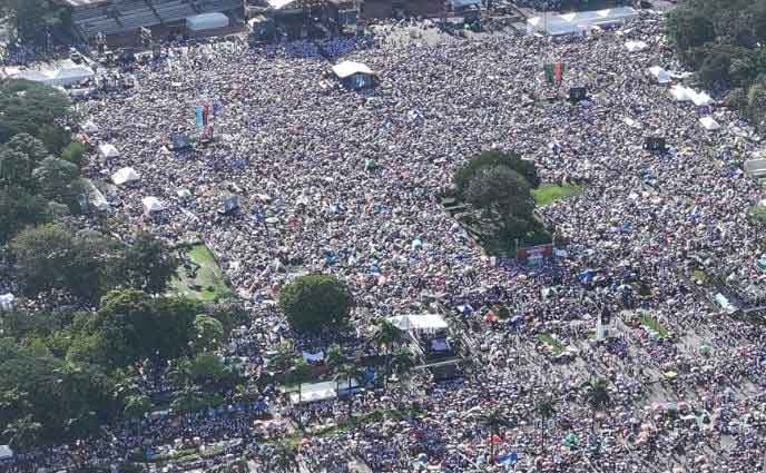 ফিলিপাইনে হাজারো মানুষের বিক্ষোভ, প্রেসিডেন্টের পদত্যাগ দাবি