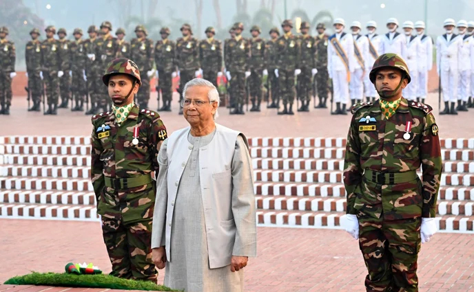 জাতীয় স্মৃতিসৌধে শহীদদের প্রতি প্রধান উপদেষ্টার শ্রদ্ধা নিবেদন