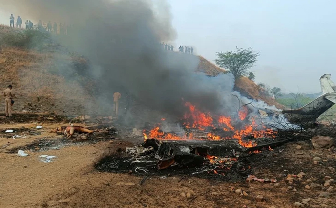 অবতরণের মুহূর্তে উড়োজাহাজ বিধ্বস্ত, মহারাষ্ট্রের উপমুখ্যমন্ত্রীসহ নিহত ৪