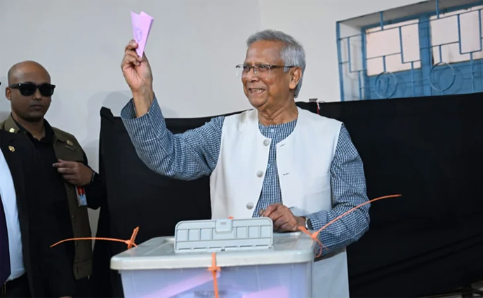 ভোট দিলেন প্রধান উপদেষ্টা