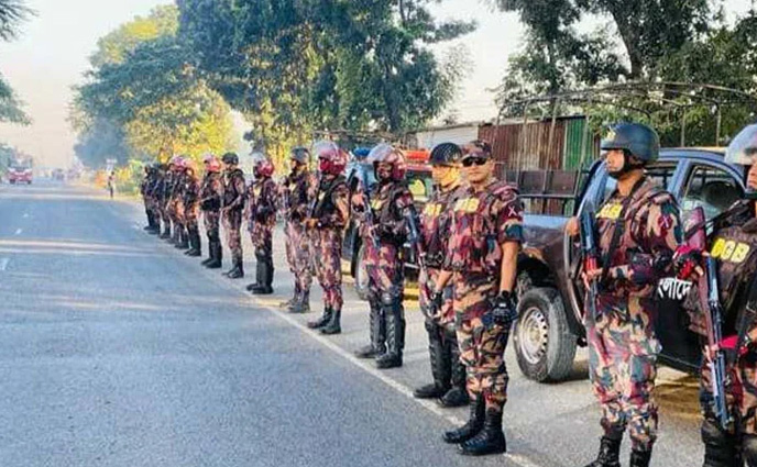 শৃঙ্খলা রক্ষা ও মজুত ঠেকাতে ডিপোতে বিজিবি মোতায়েন