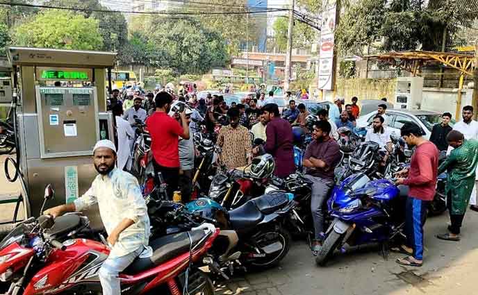 ডিপো থেকে সরবরাহ বন্ধ থাকায় সংকট বেড়েছে, বলছে মালিক সমিতি