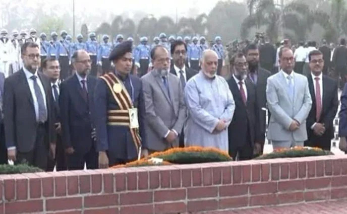 জাতীয় স্মৃতিসৌধে বীর শহীদদের প্রতি প্রধান বিচারপতির শ্রদ্ধা