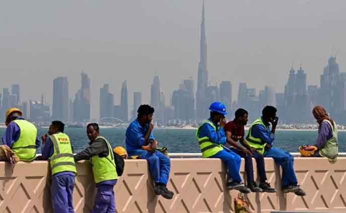 বৈষম্য, গ্রেপ্তার, মৃত্যু- যুদ্ধে নীরব ভুক্তভোগী হচ্ছে বাংলাদেশিরা