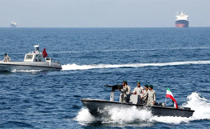 যুক্তরাষ্ট্র অবরোধ না তোলা পর্যন্ত হরমুজ বন্ধ থাকবে