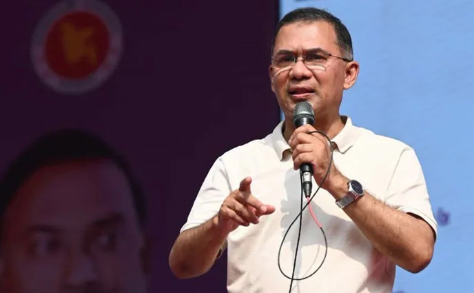 গাবতলীর মঞ্চে প্রধানমন্ত্রীর রসিকতা