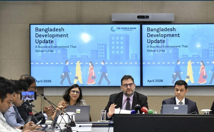 বাংলাদেশে নিম্ন প্রবৃদ্ধি, উচ্চ মূল্যস্ফীতি ও দারিদ্র্য বেড়ে যাওয়ার ঝুঁকি