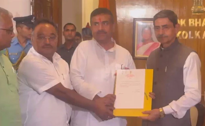 মমতার চেয়ারে বসবেন না নতুন মুখ্যমন্ত্রী শুভেন্দু