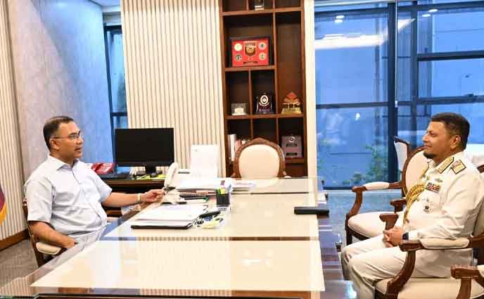 প্রধানমন্ত্রীর সঙ্গে বিদায়ী নৌবাহিনী প্রধানের সাক্ষাৎ